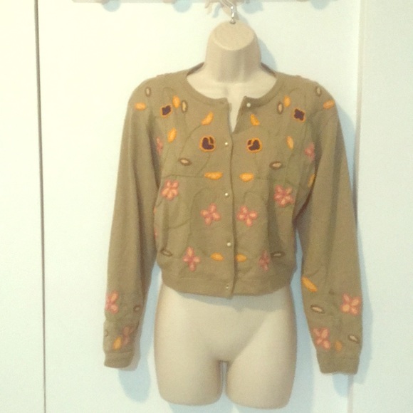 VTG embroidered flower bottom front cardi - Picture 1 of 8